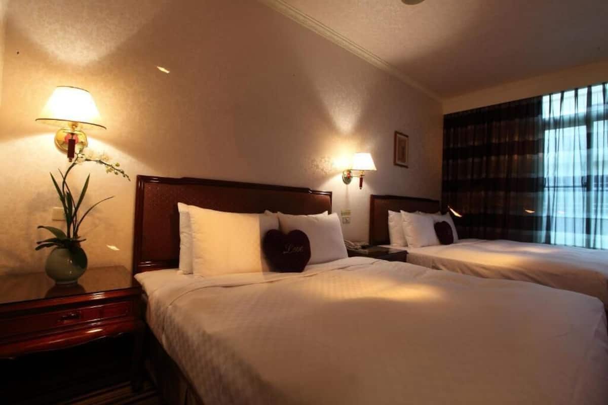 premium bedding, down duvets, minibar, desk