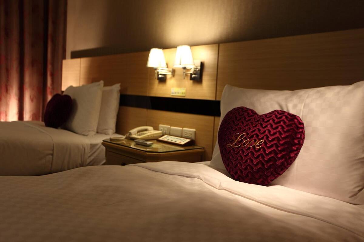 premium bedding, down duvets, minibar, desk