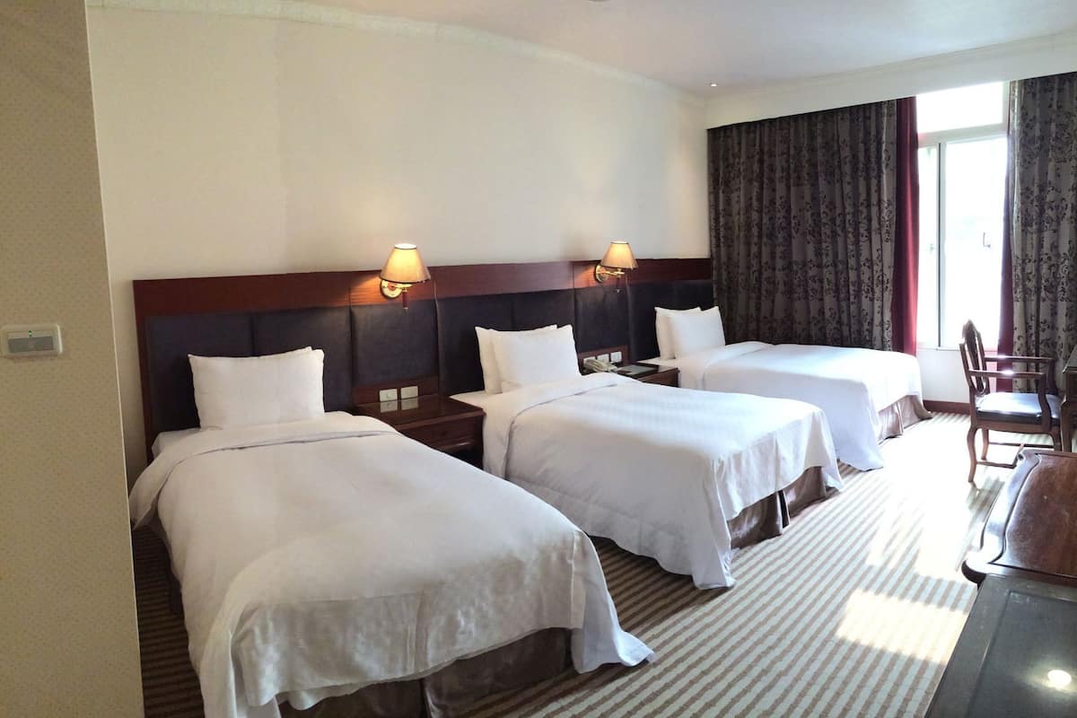 Literie de qualité, couette en duvet, minibar, bureau