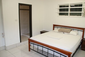 Deluxe Double Room, 1 Queen Bed, Accessible, Private Bathroom | Free WiFi