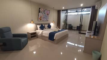 Deluxe Studio, 1 King Bed | View from room