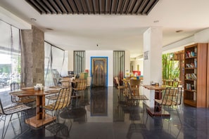 Daily buffet breakfast (IDR 95000 per person)