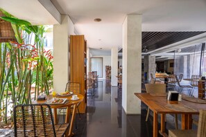 Coffee shop - Abian Harmony Hotel & Spa (Denpasar)
