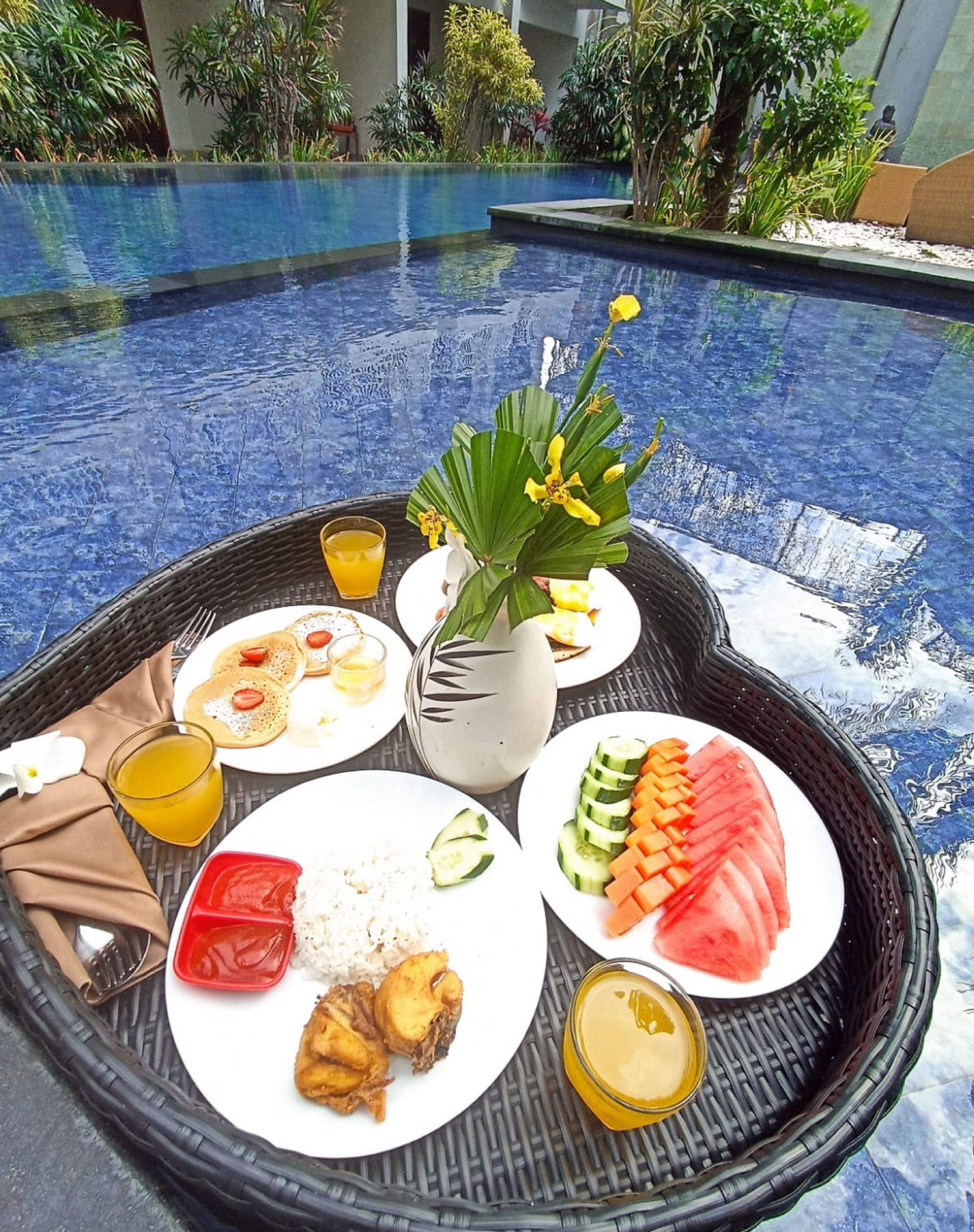 Sarapan prasmanan setiap hari dengan biaya tambahan