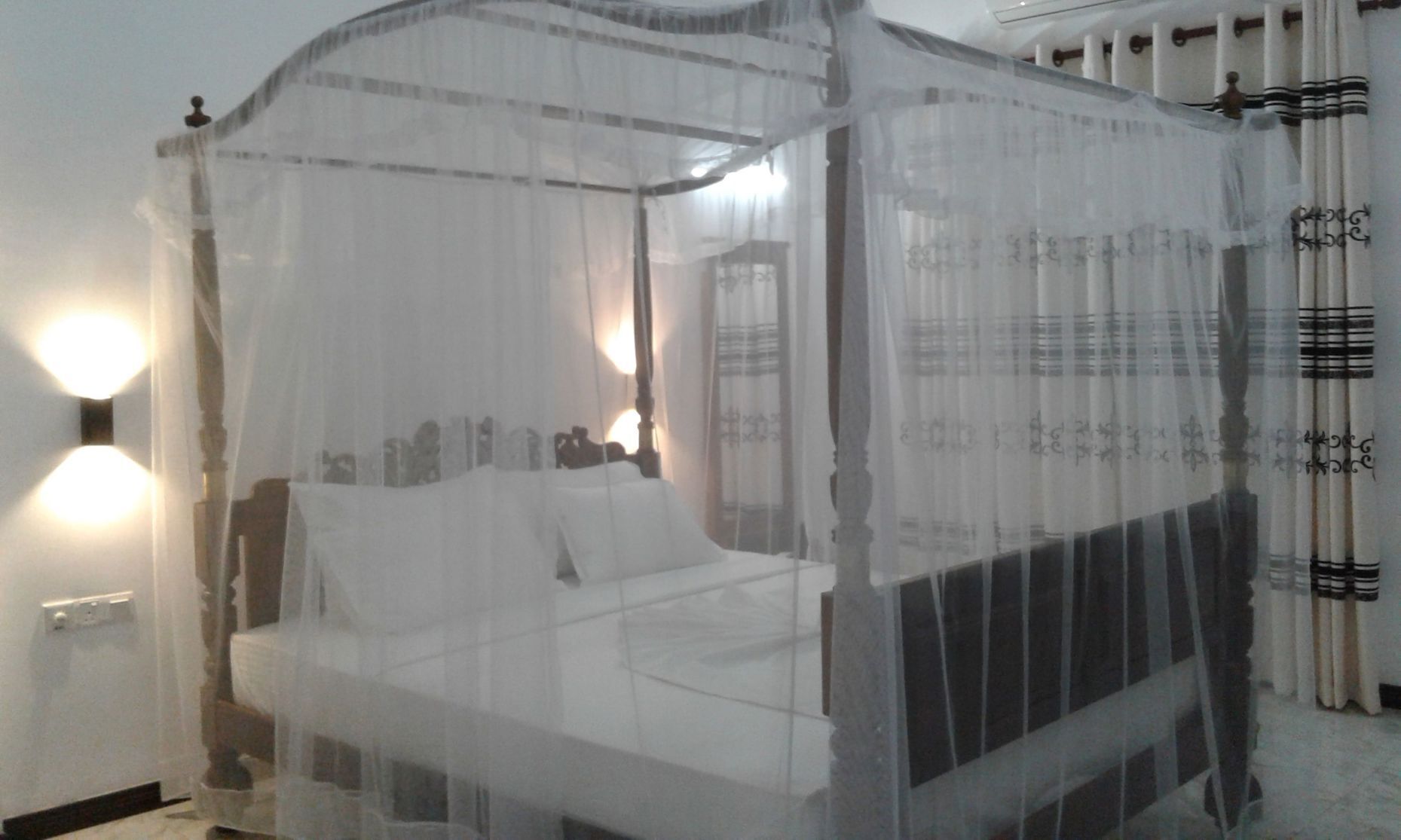 Roba de llit d'alta qualitat, caixa forta a l'habitació i escriptori 