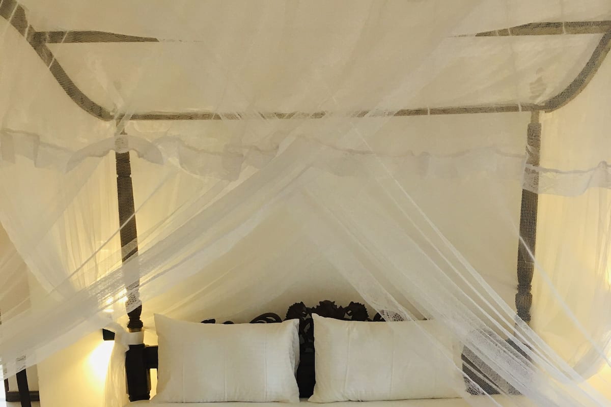 Premium bedding, in-room safe, desk, laptop workspace