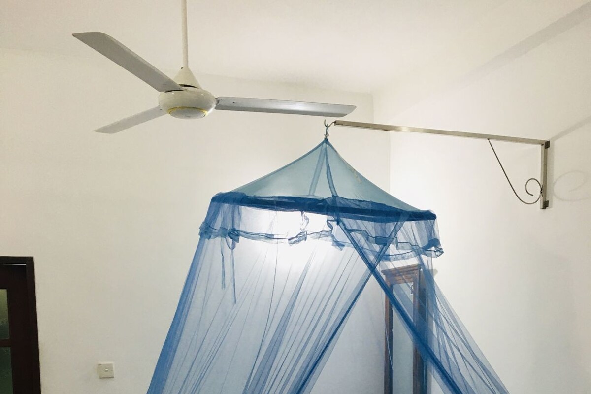 高級寢具、客房內保險箱、書桌、筆電工作空間