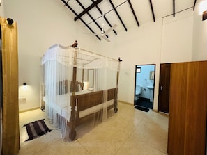 Premium bedding, in-room safe, desk, laptop workspace - Ocean View (Bentota)