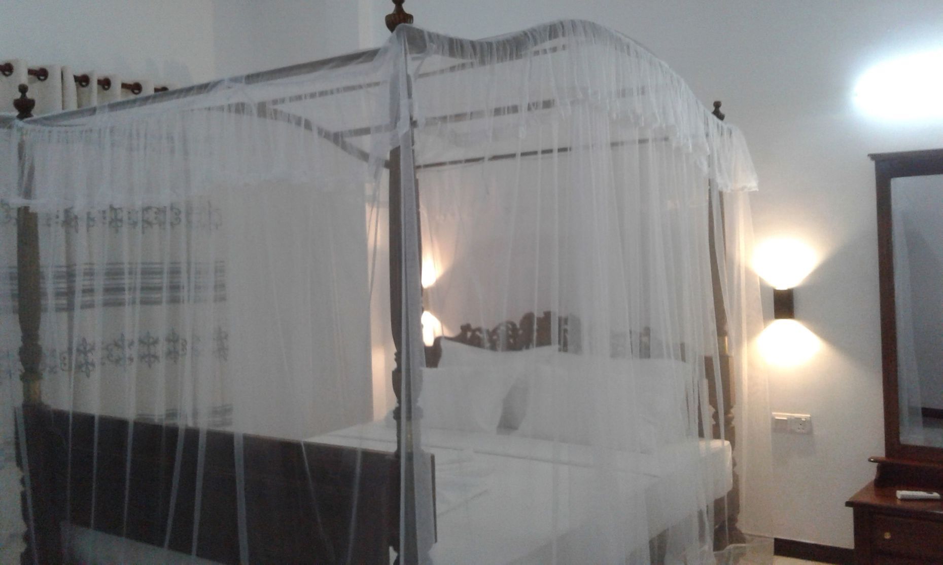 Roba de llit d'alta qualitat, caixa forta a l'habitació i escriptori 