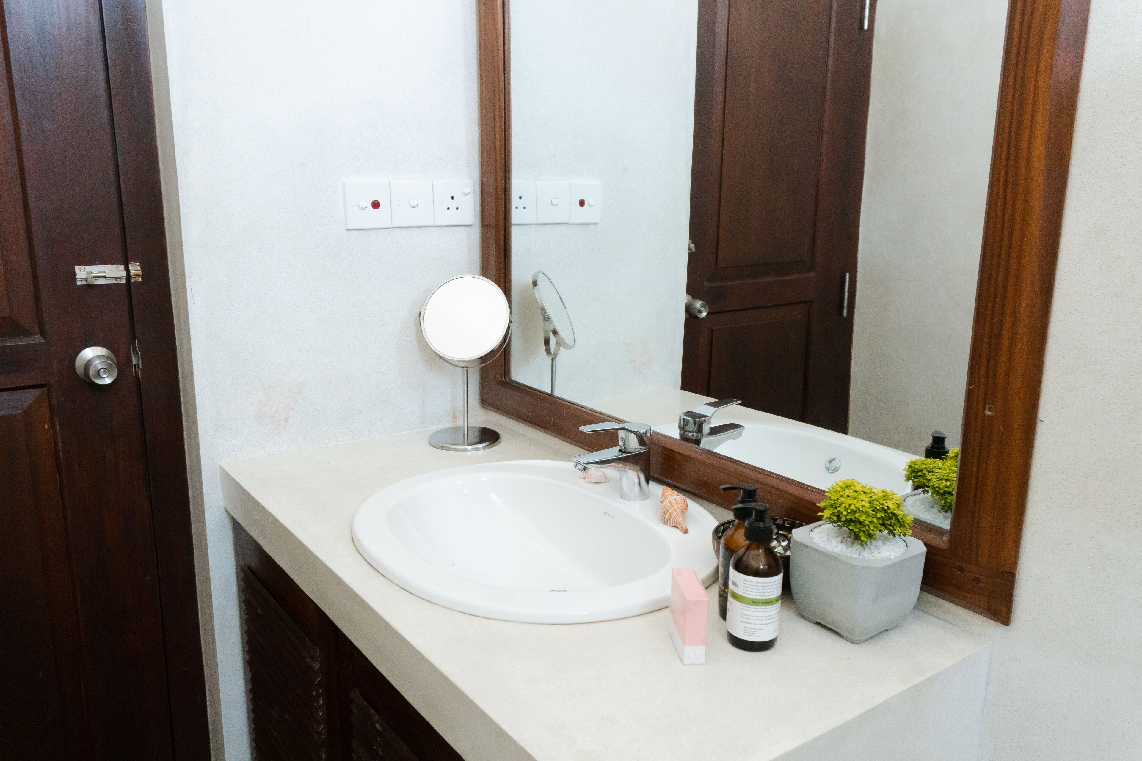 superior suite, balcony, sea view | bathroom | shower, free toiletries, hair dryer, bathrobes