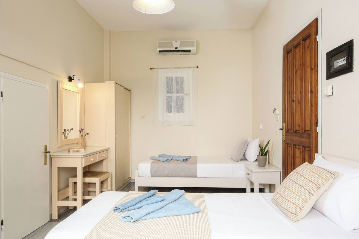 Standard Triple Room | In-room safe, iron/ironing board, free cribs/infant beds, free WiFi