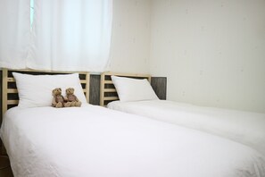 Twin Room | Premium bedding, down comforters, in-room safe, desk - Mr. KIM Guesthouse (Incheon)