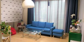 32-inch flat-screen TV with cable channels, TV, heated floors