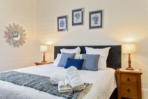 Habitación doble Deluxe, 1 cama King size | Ropa de cama de alta calidad y decoración personalizada