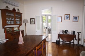 Hus Deluxe - utsikt mot floden | Matsal