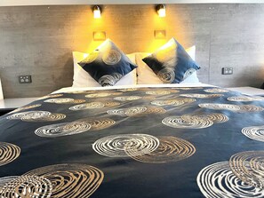 Twin Room | Blackout curtains, iron/ironing board, free WiFi, bed sheets - Colac Central Hotel Motel (Colac)