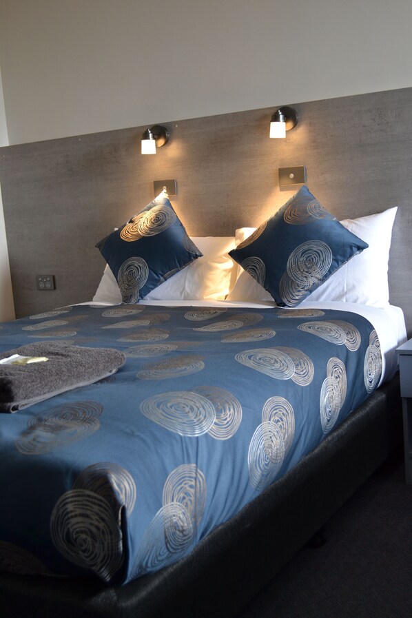 Cortinas opacas, tabla de planchar con plancha, wifi gratis