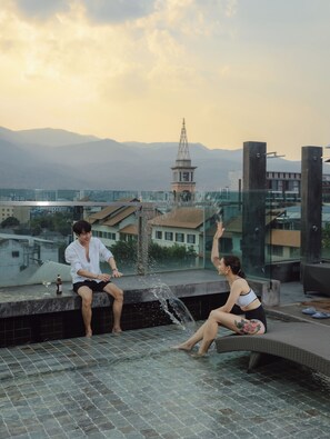 Outdoor pool, open 7:00 AM to 8:00 PM, pool umbrellas, sun loungers - Art Mai Gallery Nimman Hotel (Chiang Mai)