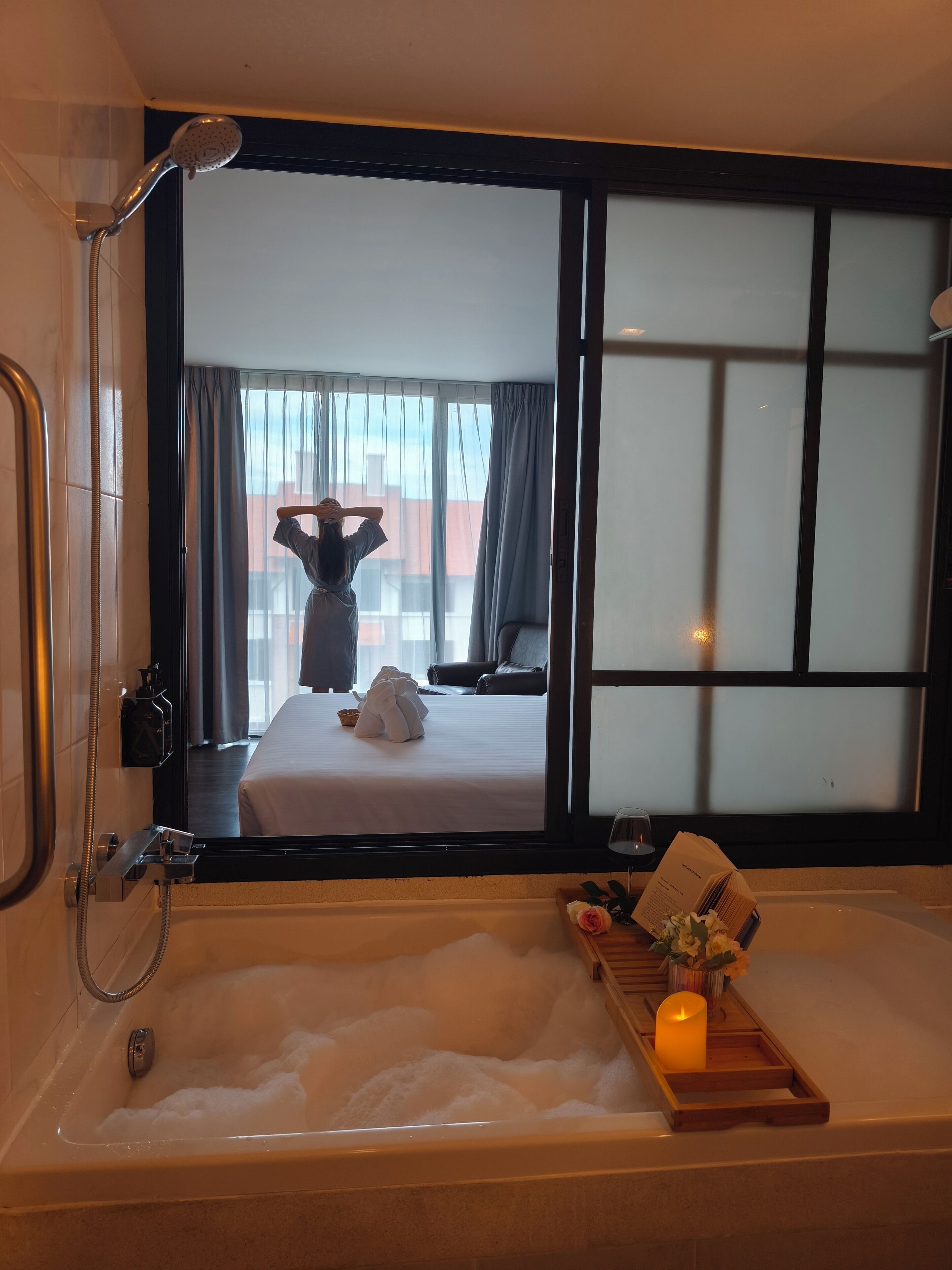 免费洗浴用品、吹风机、浴袍、拖鞋