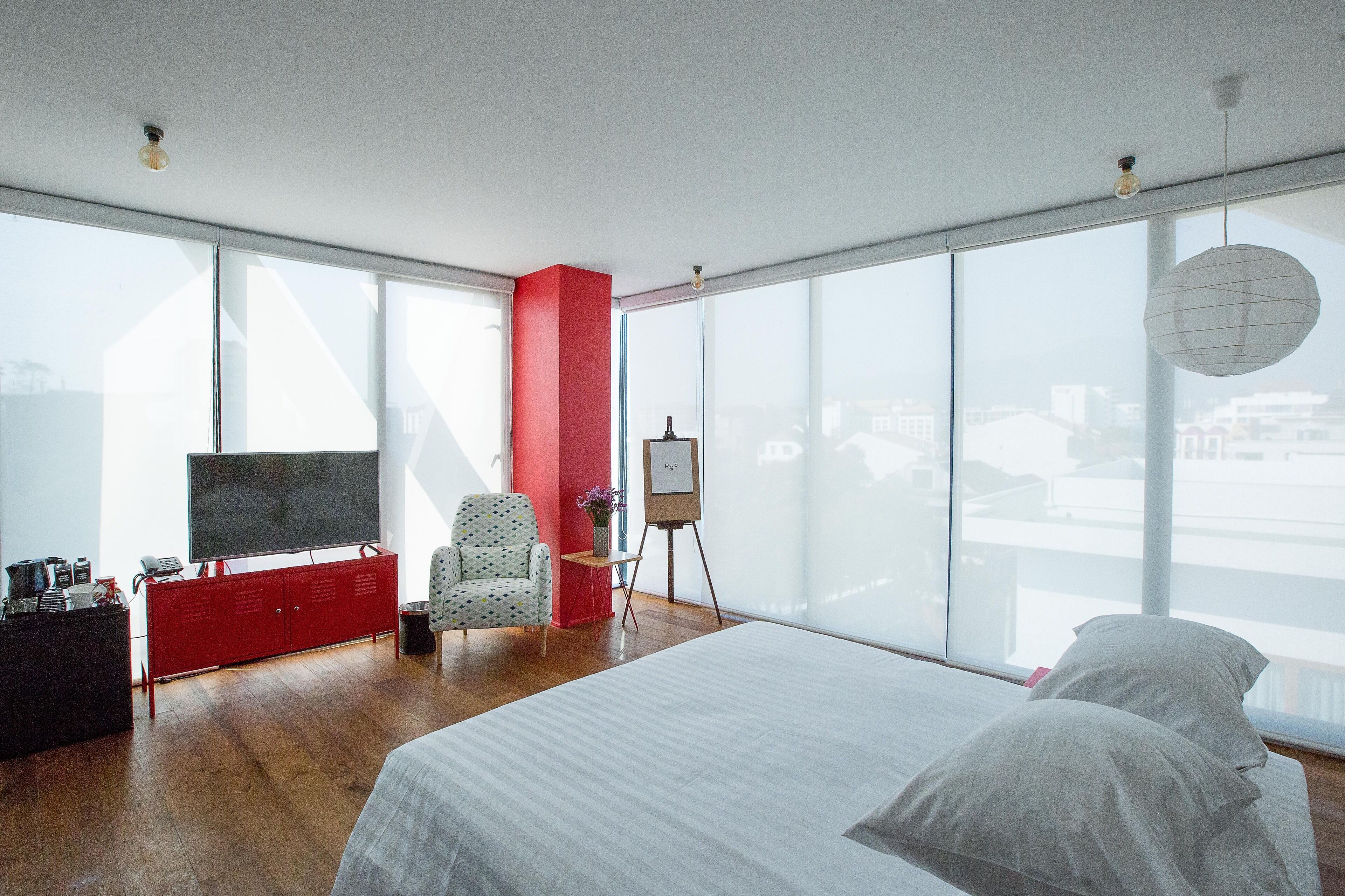 Artist Signature Room By Thanachai (Pod) | 迷你吧、客房内保险箱、办公桌、遮光窗帘