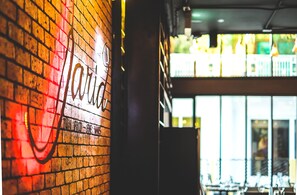 Desayuno buffet todos los dĆas (con cargo)