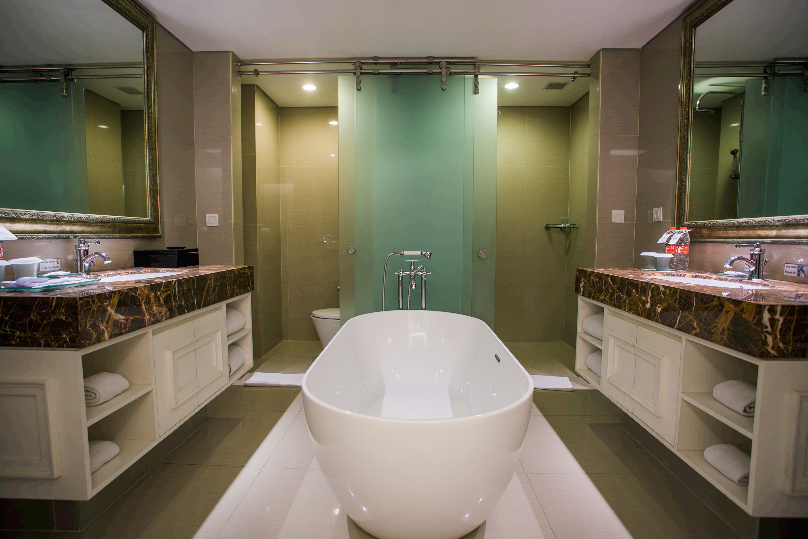 suite room, 1 king bed | bathroom | shower, rainfall showerhead, free toiletries, hair dryer