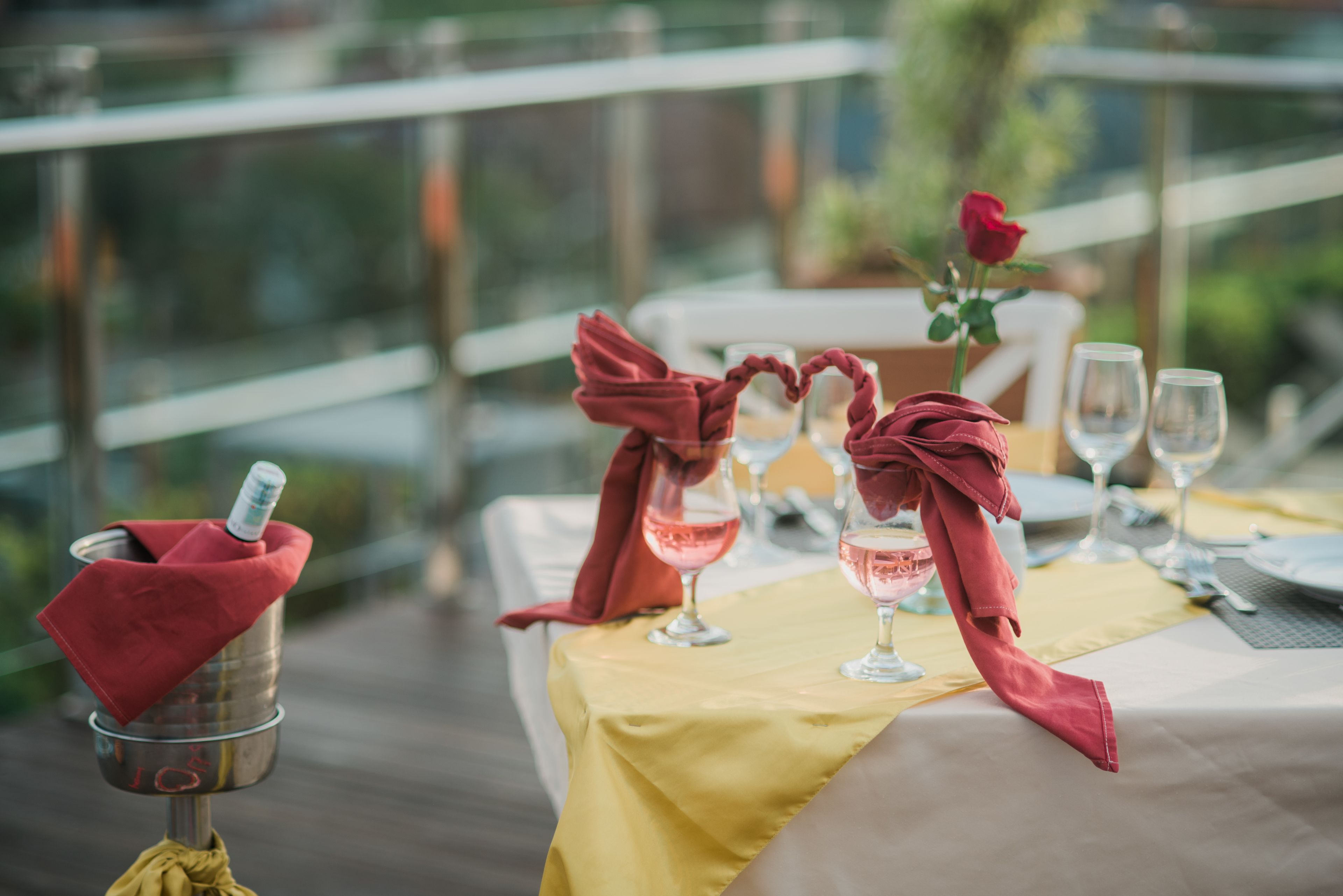 breakfast, lunch, dinner served; international cuisine