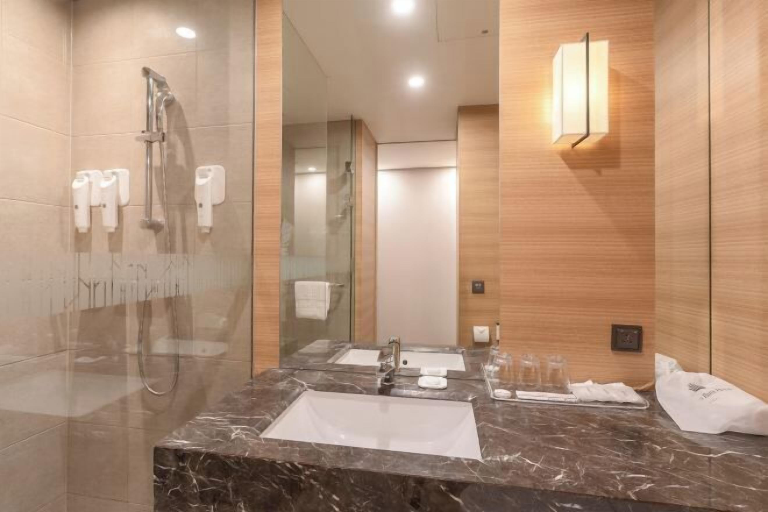 Bathroom | Free toiletries, hair dryer, bathrobes, slippers