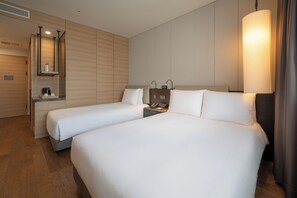 Deluxe Family Room | Seprai premium, selimut bulu angsa, bantalan ekstra lembut, dan brankas