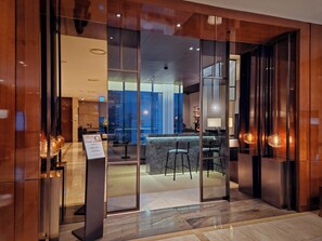 Bar (on property) - Crown Park Hotel (Seoul)