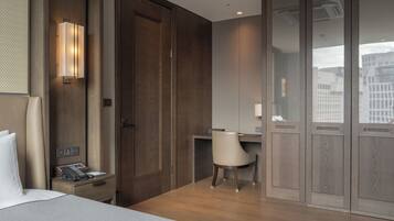 Park Suite B | Premium bedding, down duvets, pillow-top beds, in-room safe