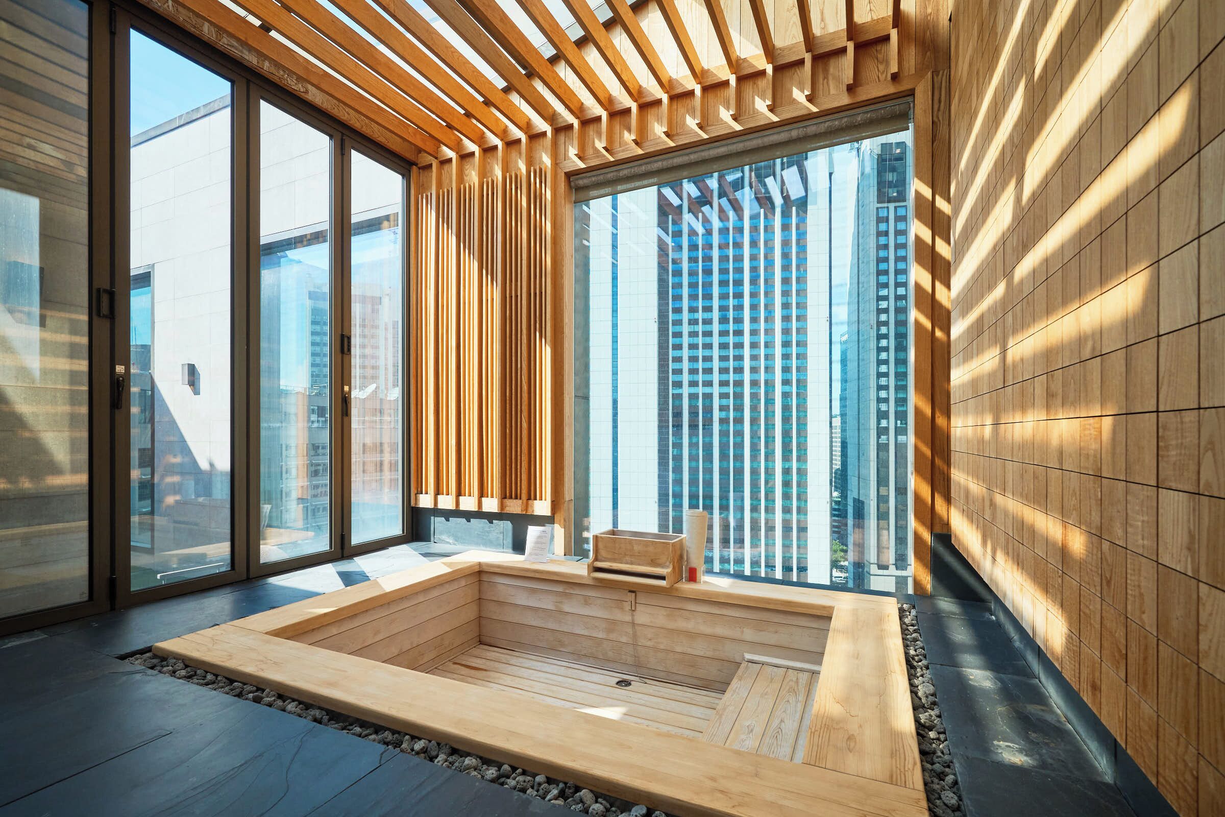 Crown Park Suite with Private Terrace & Hot tub(Highest Floor) | Terraza o patio