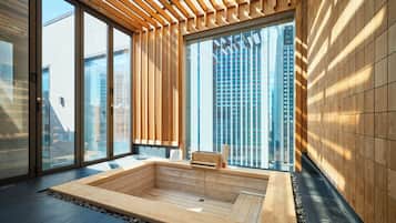 Crown Park Suite with Private Terrace & Hot tub(Highest Floor) | Terrace/patio