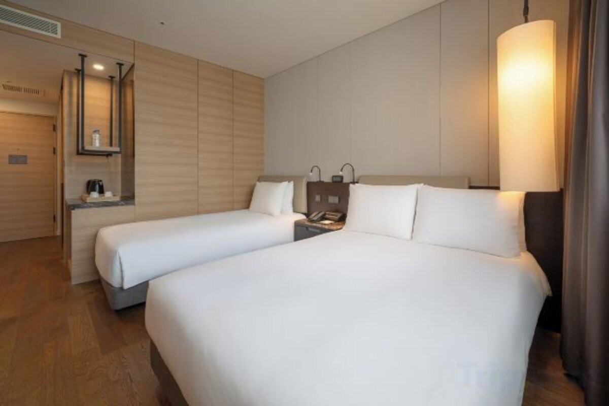 Premium bedding, down comforters, pillowtop beds, in-room safe