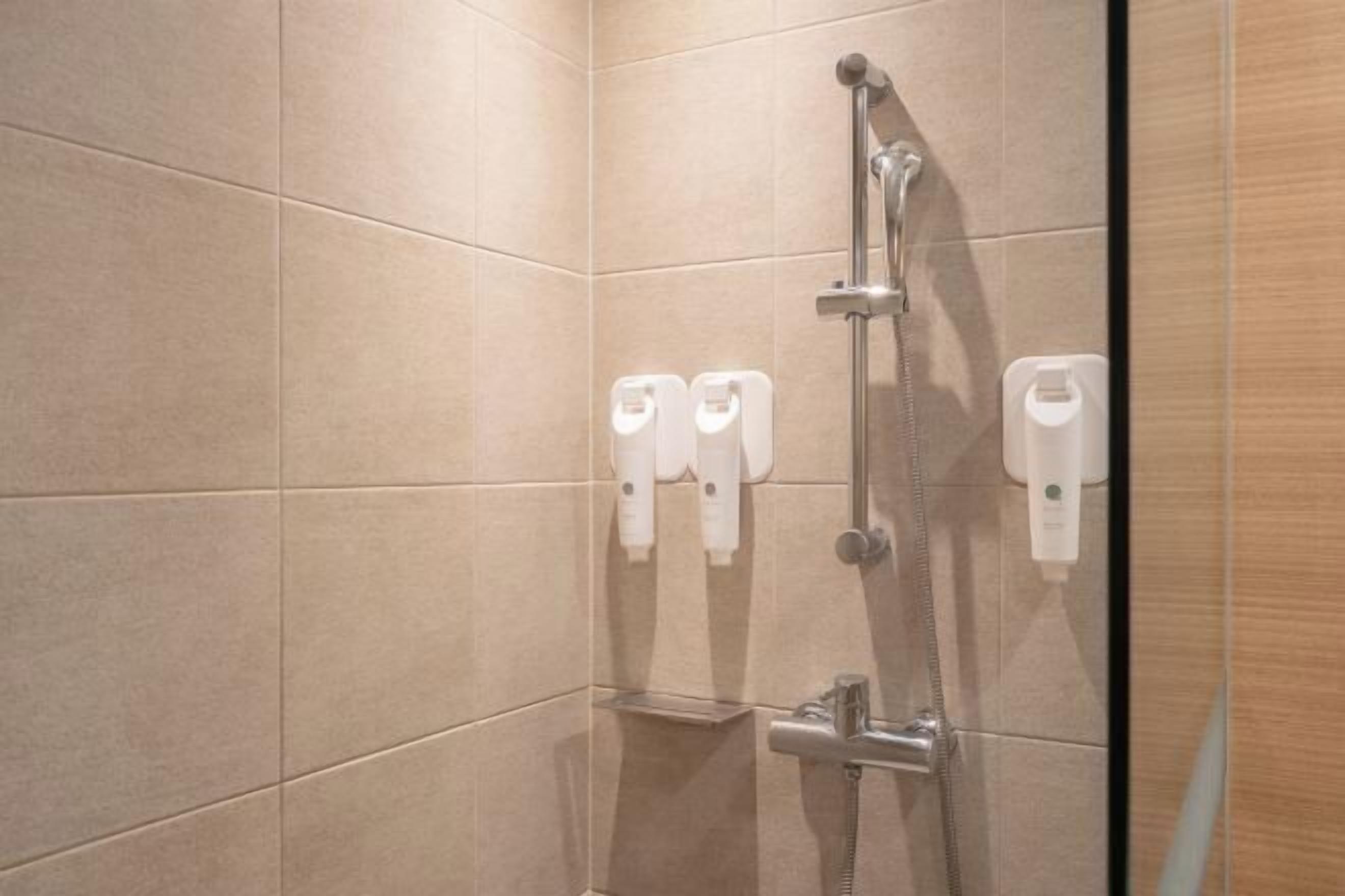 Bathroom | Free toiletries, hair dryer, bathrobes, slippers