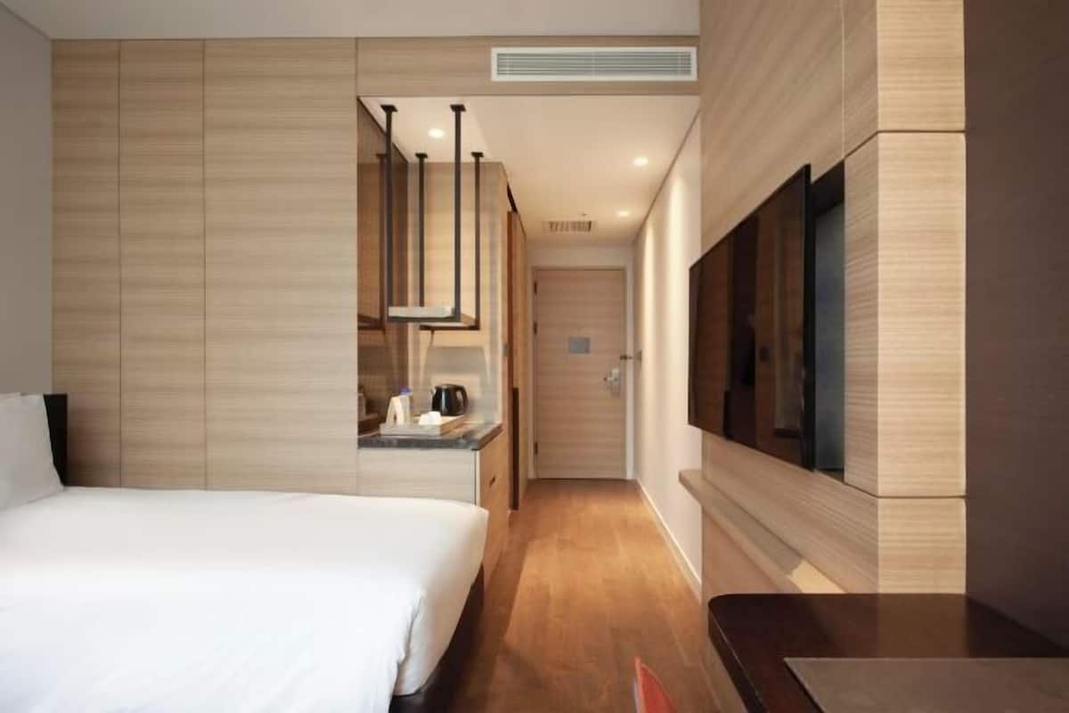 Premium bedding, down comforters, pillowtop beds, in-room safe