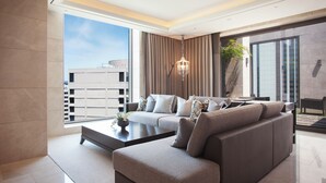 A modern living room with a sectional sofa, a coffee table, and a large window with curtains. - Crown Park Hotel Seoul Myeongdong (Seoul)
