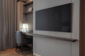 Park Suite A | Premium bedding, down comforters, pillowtop beds, in-room safe - Crown Park Hotel (Seoul)