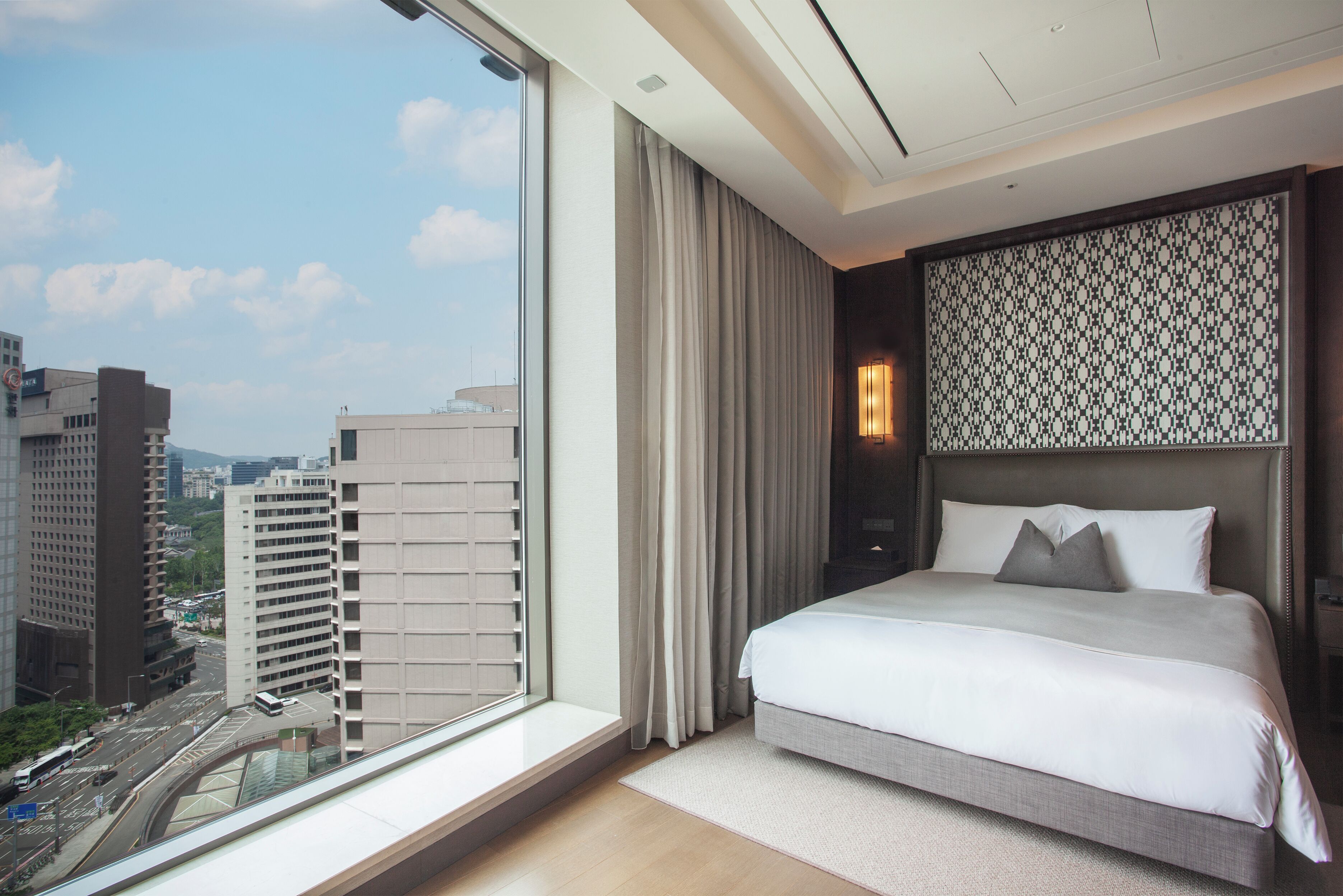Crown Park Suite with Private Terrace & Hot tub(Highest Floor) | Premium bedding, down comforters, pillowtop beds, in-room safe