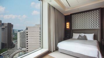 Crown Park Suite with Private Terrace & Hot tub(Highest Floor) | Premium bedding, down comforters, pillowtop beds, in-room safe