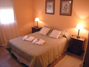 Ropa de cama de alta calidad, escritorio, cunas gratuitas y wifi gratis