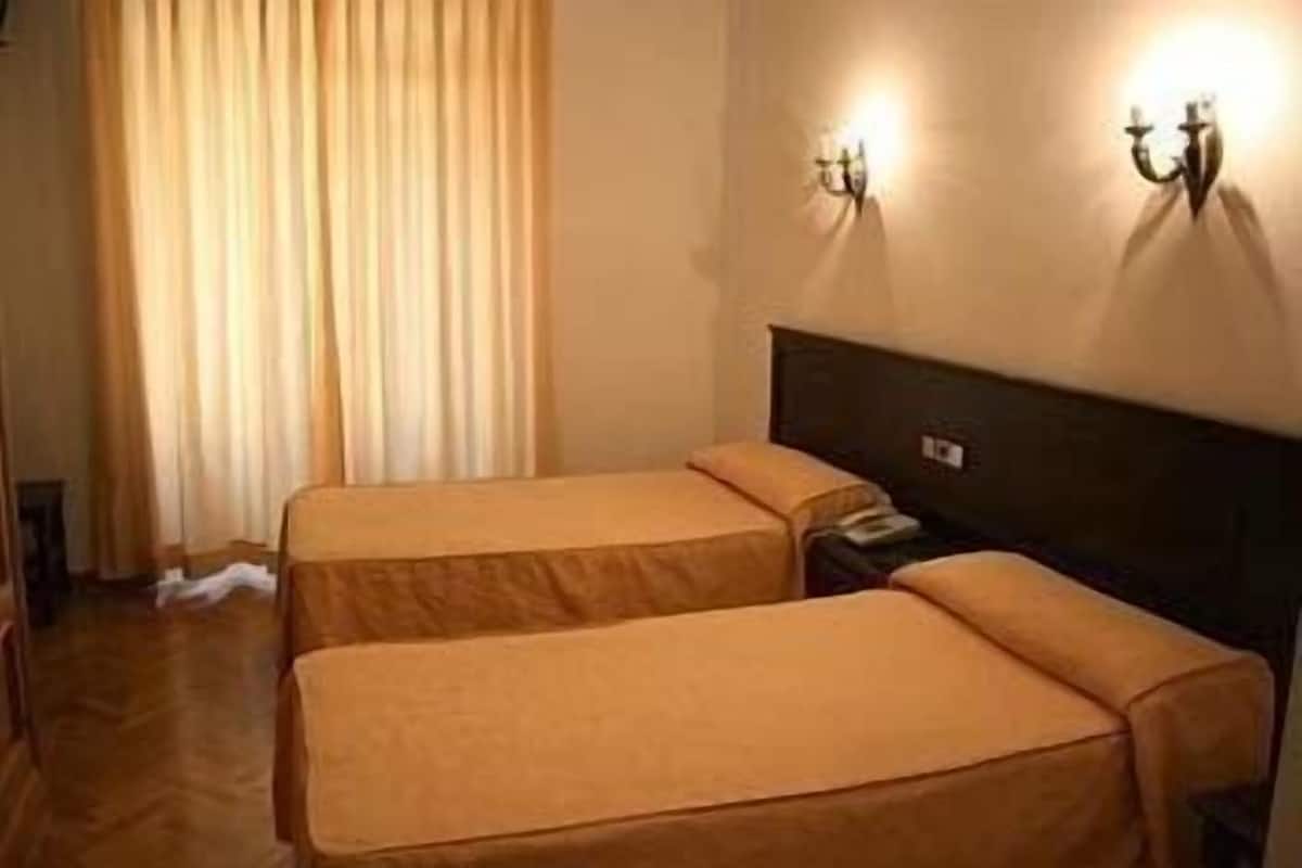 Double Room | Premium bedding, desk, cribs (free), WiFi (free)