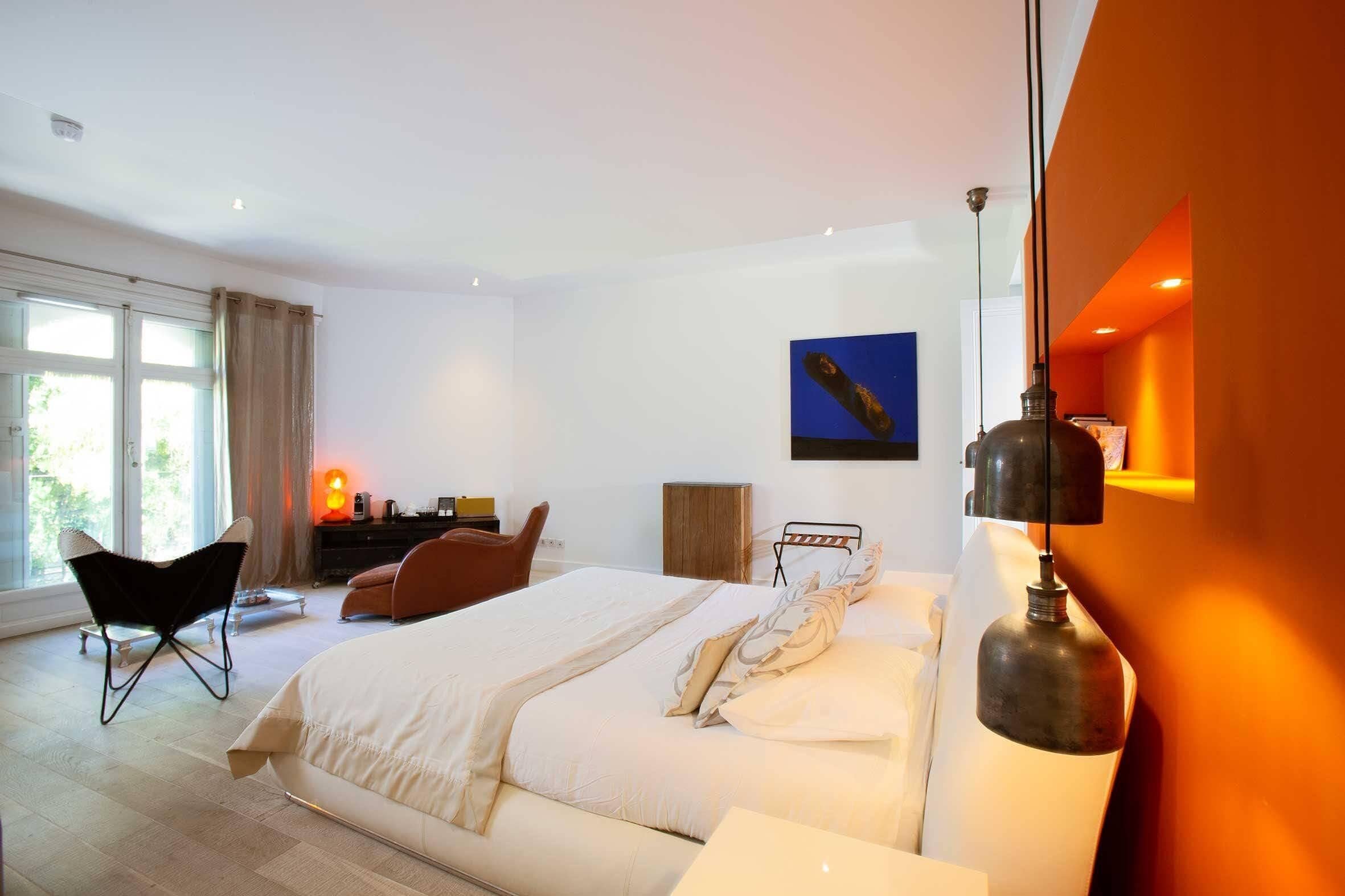 Luxe beddengoed, pillowtop-bedden, een kluis op de kamer