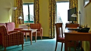Suite, Balcony | Living area