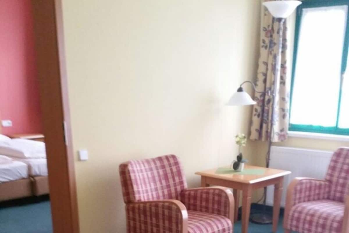 Suite, balcón | Ropa de cama de alta calidad y caja de seguridad en la habitación