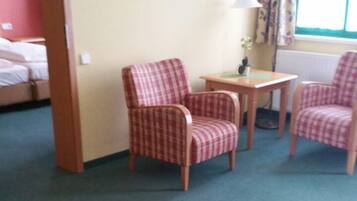 Suite, Balcony | Premium bedding, in-room safe, desk, free cribs/infant beds