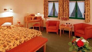 Comfort Double Room | Premium bedding, in-room safe, desk, free cribs/infant beds