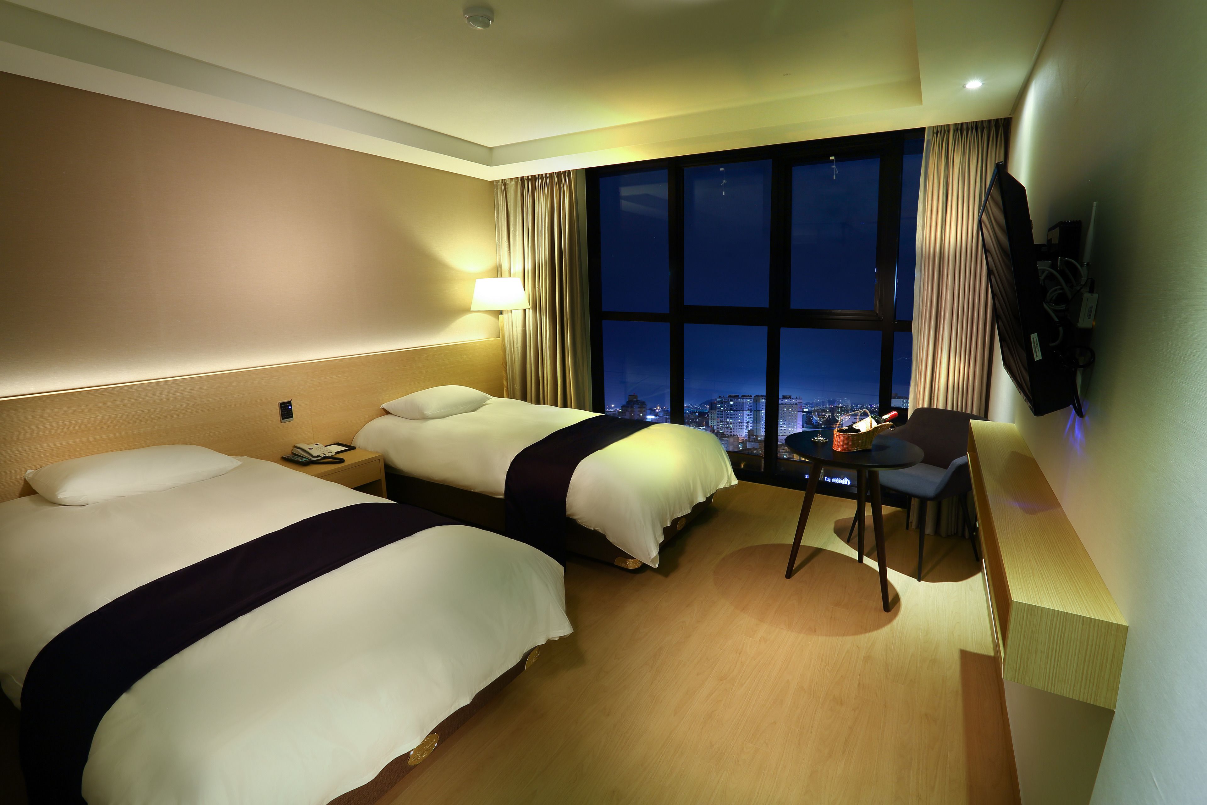 1 bedroom, in-room safe, desk, laptop workspace