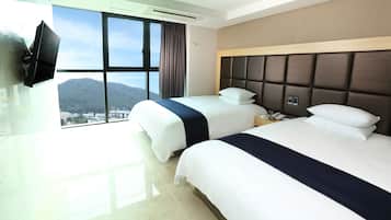 Suite (The One) | 1 bedroom, in-room safe, desk, laptop workspace