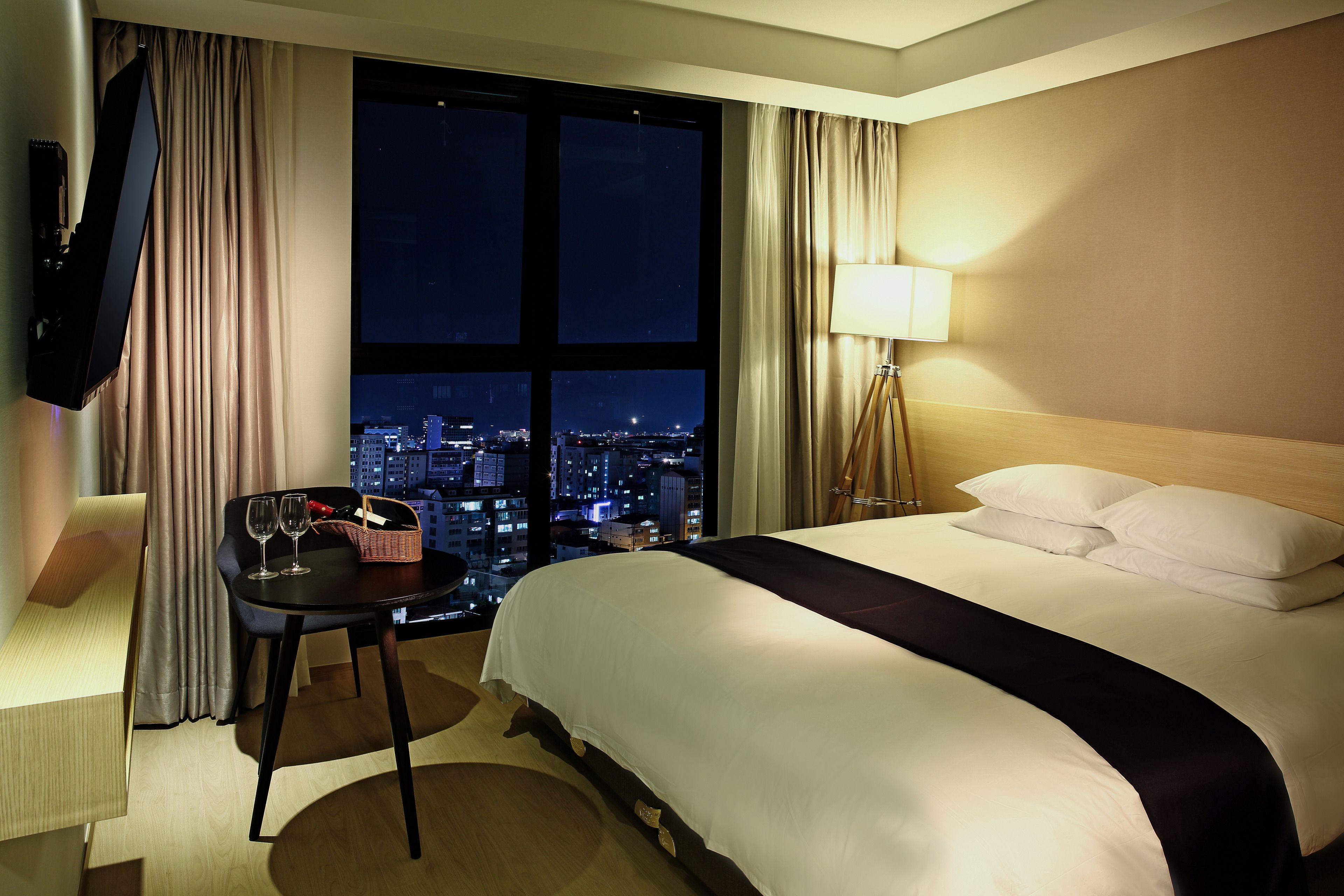 1 bedroom, in-room safe, desk, laptop workspace